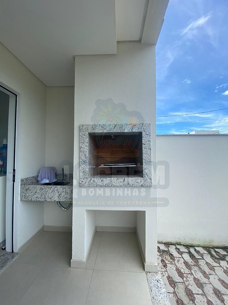 Térreo Confortável em Mariscal | 2 Quartos | Ar, Churrasquei