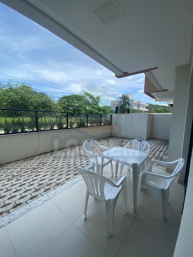 Térreo Confortável em Mariscal | 2 Quartos | Ar, Churrasquei