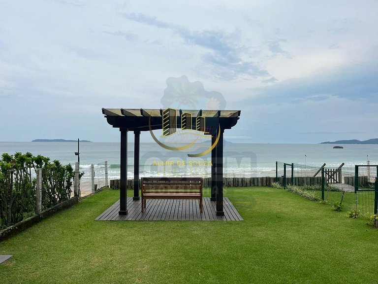 Sobrado em ilhas - Frente Mar