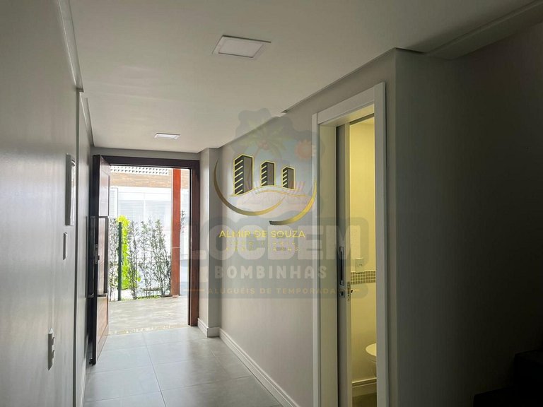 Conforto e vista incrível: Casa pé na areia