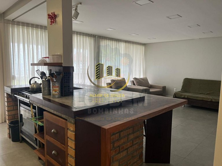 Conforto e vista incrível: Casa pé na areia