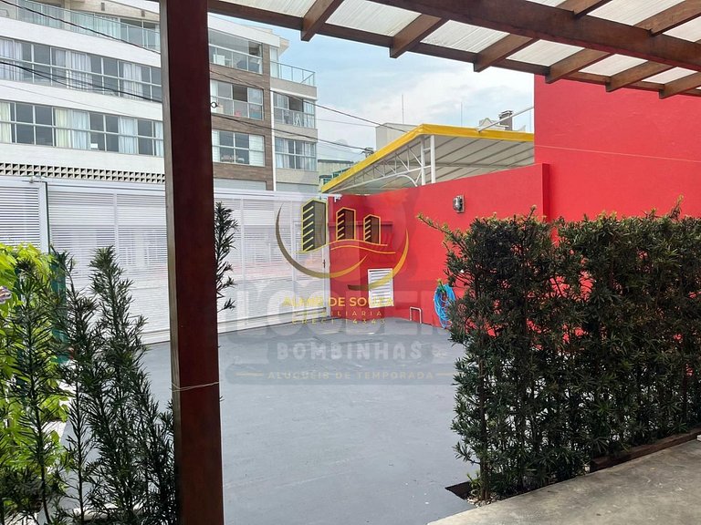 Conforto e vista incrível: Casa pé na areia
