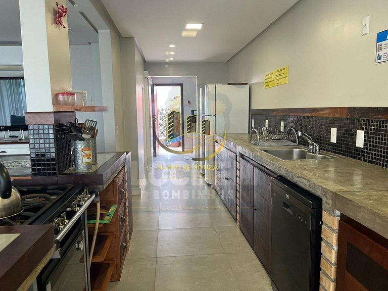 Conforto e vista incrível: Casa pé na areia