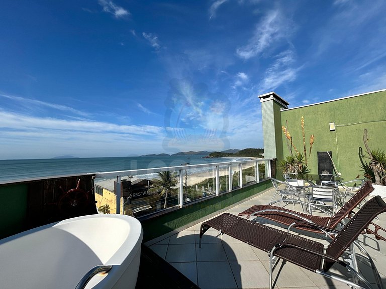 Flat em frente a praia de 4 Ilhas