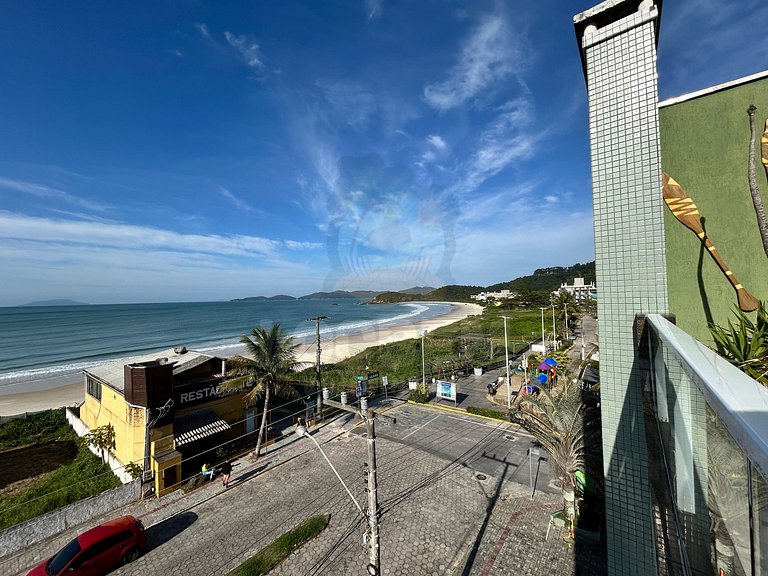 Flat em frente a praia de 4 Ilhas