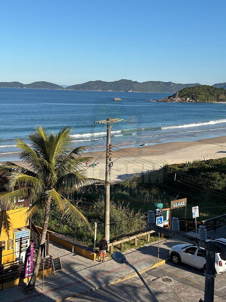 Flat em frente a praia de 4 Ilhas