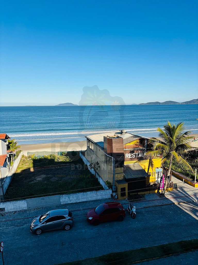 Flat em frente a praia de 4 Ilhas