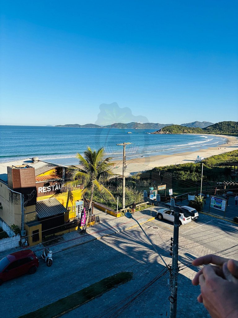 Flat em frente a praia de 4 Ilhas