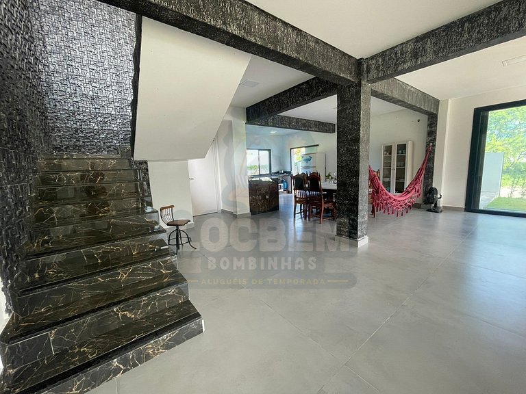 Casa em Zimbros com Piscina para até 12 pessoas