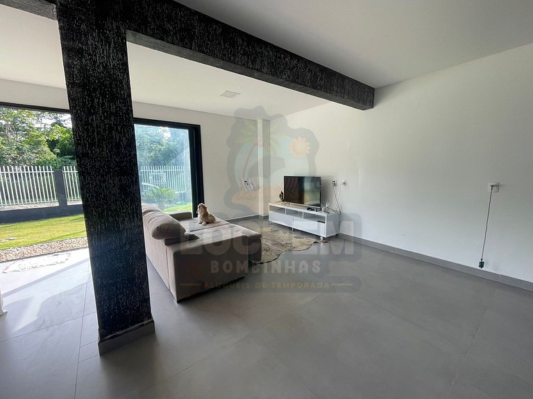 Casa em Zimbros com Piscina para até 12 pessoas