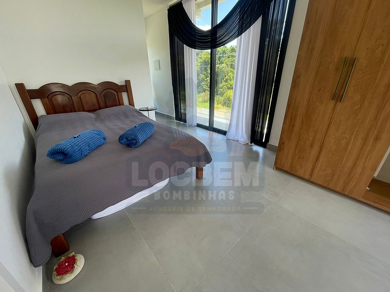 Casa em Zimbros com Piscina para até 12 pessoas
