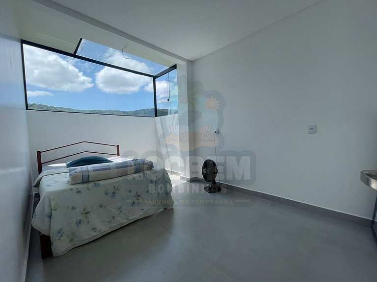 Casa em Zimbros com Piscina para até 12 pessoas