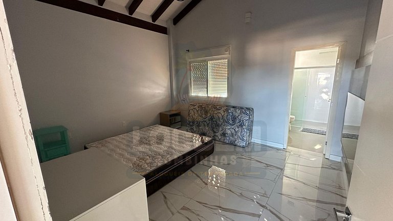 Seu paraíso em Zimbros: Casa a 30 passos da praia