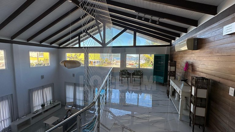 Seu paraíso em Zimbros: Casa a 30 passos da praia
