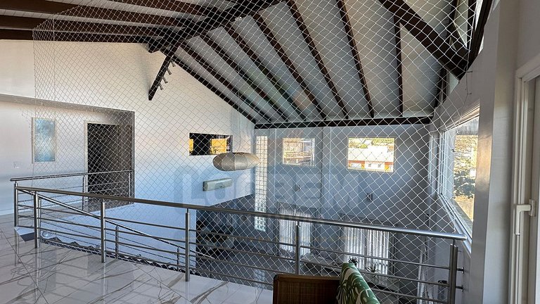 Seu paraíso em Zimbros: Casa a 30 passos da praia