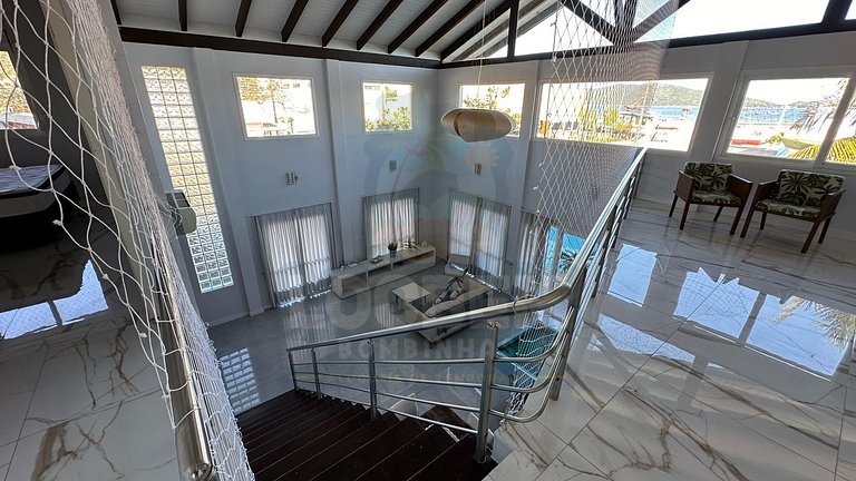 Seu paraíso em Zimbros: Casa a 30 passos da praia