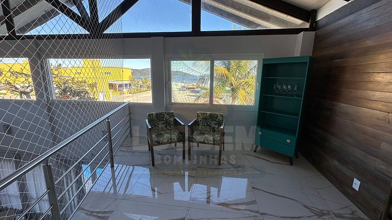 Seu paraíso em Zimbros: Casa a 30 passos da praia