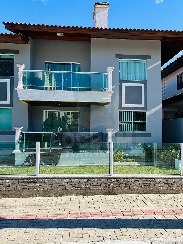 Sua temporada em 4 Ilhas começa aqui – sacada com vista e ch