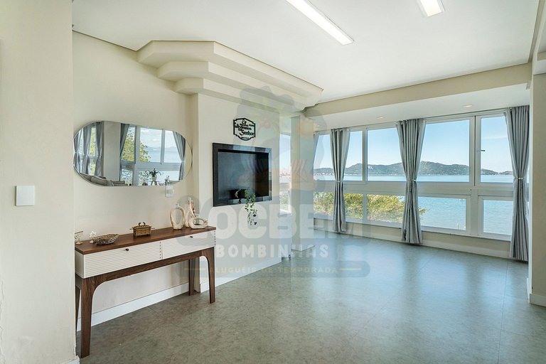 Luxo e Conforto Frente ao Mar de Zimbros