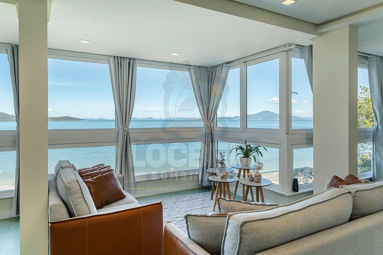 Luxo e Conforto Frente ao Mar de Zimbros
