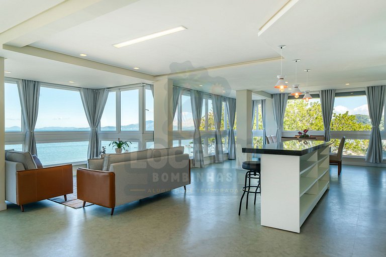 Luxo e Conforto Frente ao Mar de Zimbros