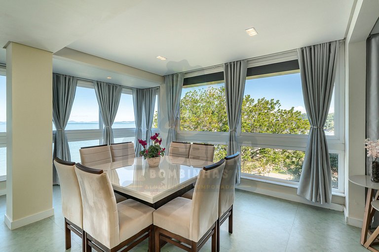 Luxo e Conforto Frente ao Mar de Zimbros