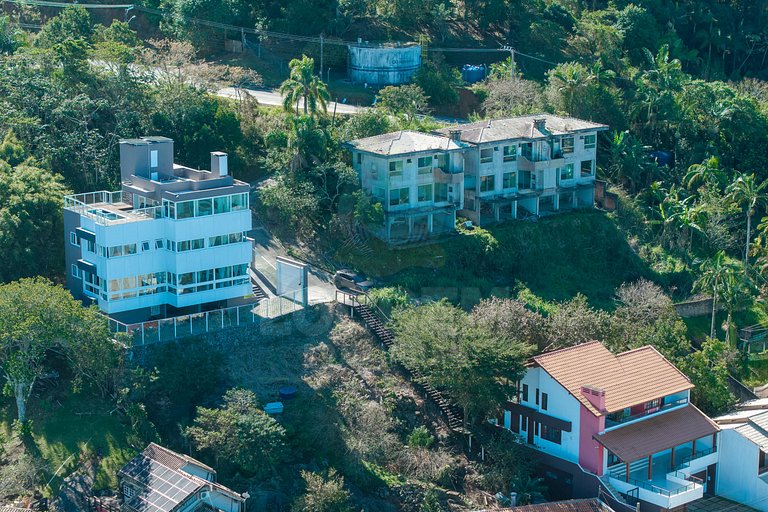 Luxo e Conforto Frente ao Mar de Zimbros