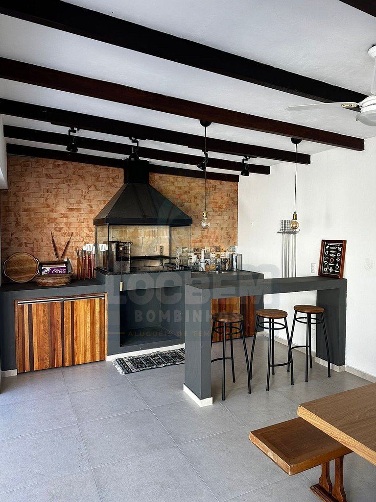 Casa com Ofurô a 170m da Praia de Morrinhos – Conforto e Laz