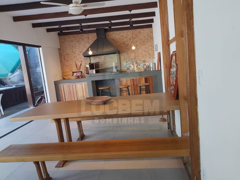 Casa com Ofurô a 170m da Praia de Morrinhos – Conforto e Laz