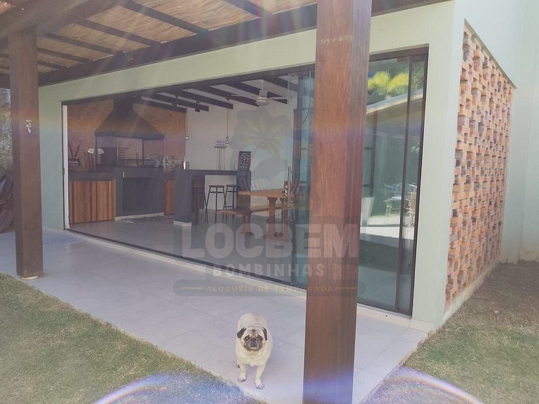 Casa com Ofurô a 170m da Praia de Morrinhos – Conforto e Laz