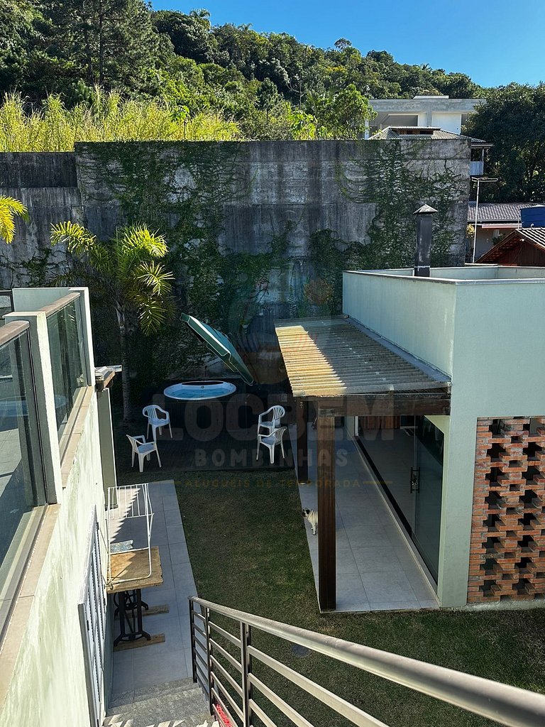 Casa com Ofurô a 170m da Praia de Morrinhos – Conforto e Laz