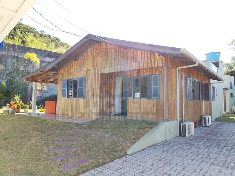 Casa com Ofurô a 170m da Praia de Morrinhos – Conforto e Laz
