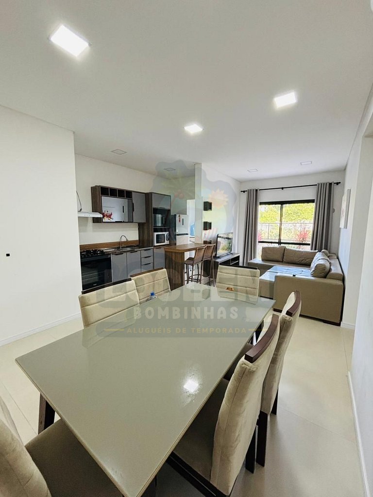 Térreo Confortável em Mariscal | 2 Quartos | Ar, Churrasquei