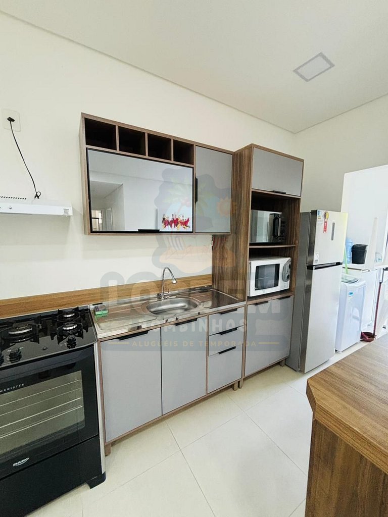 Térreo Confortável em Mariscal | 2 Quartos | Ar, Churrasquei