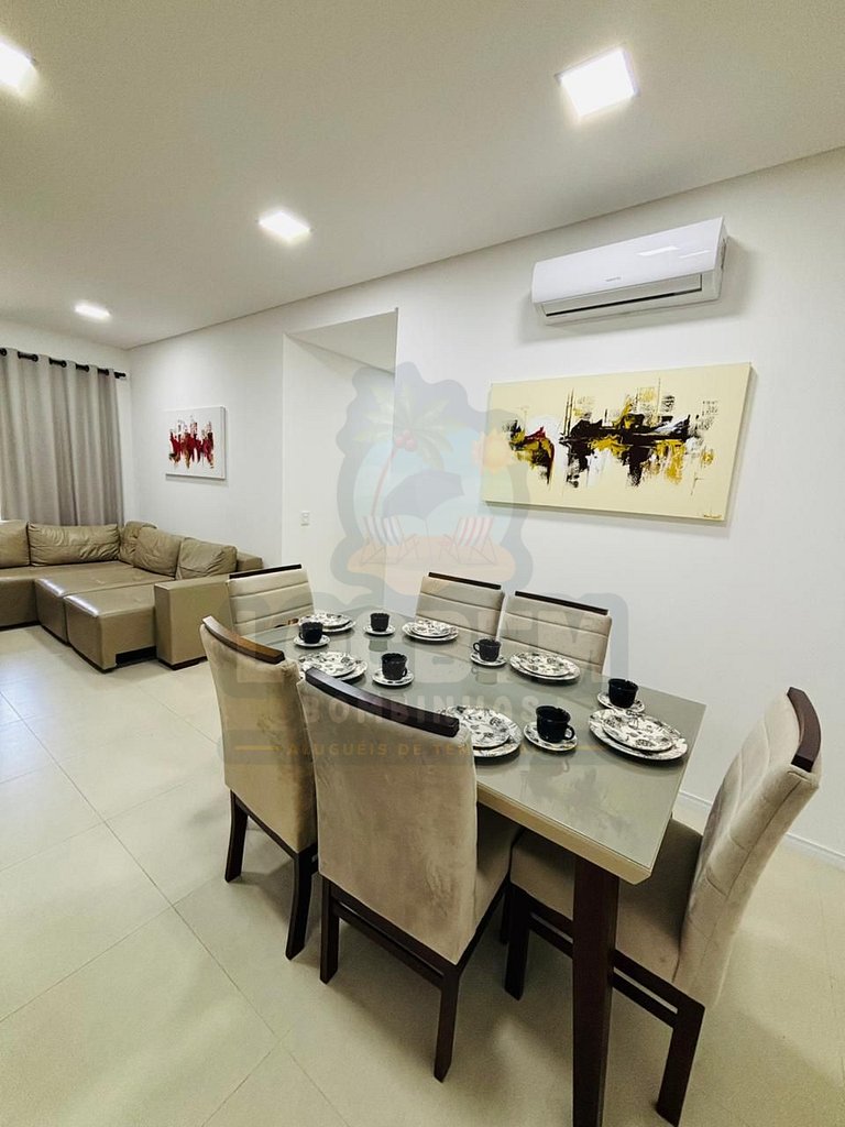 Térreo Confortável em Mariscal | 2 Quartos | Ar, Churrasquei