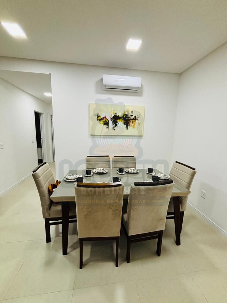 Térreo Confortável em Mariscal | 2 Quartos | Ar, Churrasquei