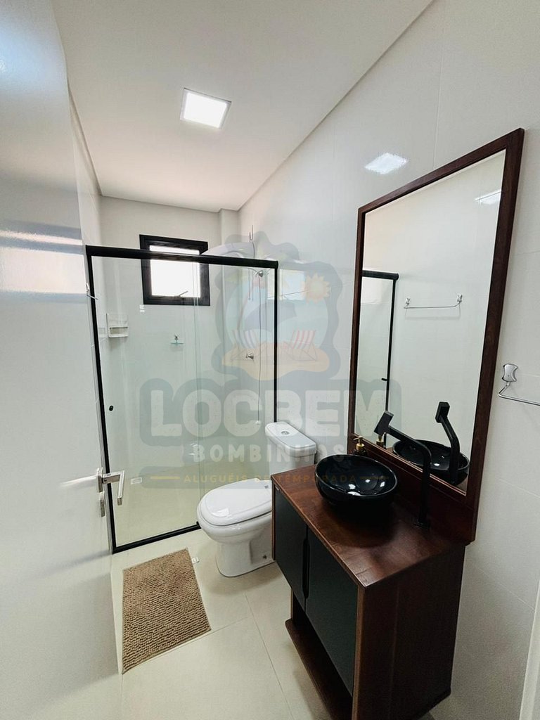 Térreo Confortável em Mariscal | 2 Quartos | Ar, Churrasquei